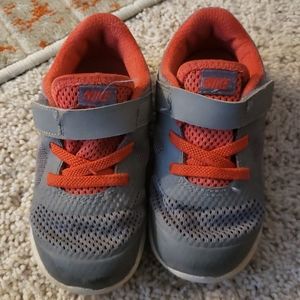 Boys Nike shoes size 8 (toddler)